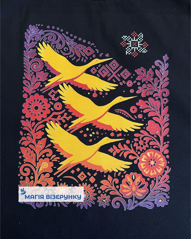 Футболка з закодованим іменем у вишивці з лелеками 