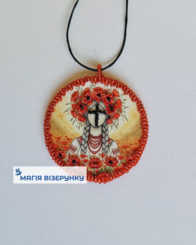 Кулон для вишивки "Мотанка в маках"