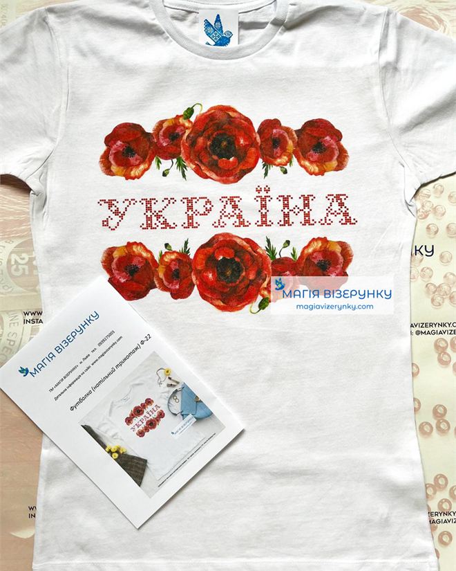 Футболка жіноча "Україна в маках"