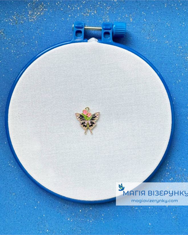 Магнитный держатель для игл Бабочка черно фиолетовая с тюльпанами